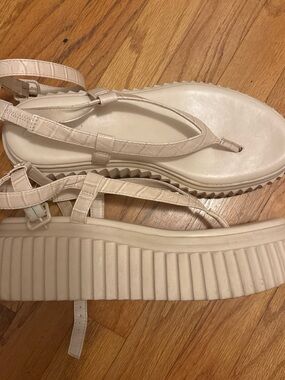 Preppy Chic Sam Edelman Tan Platform Thong Sandals